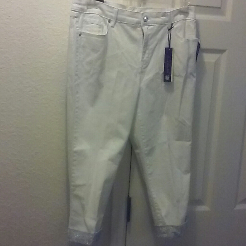 Ladies Cuffed Capri